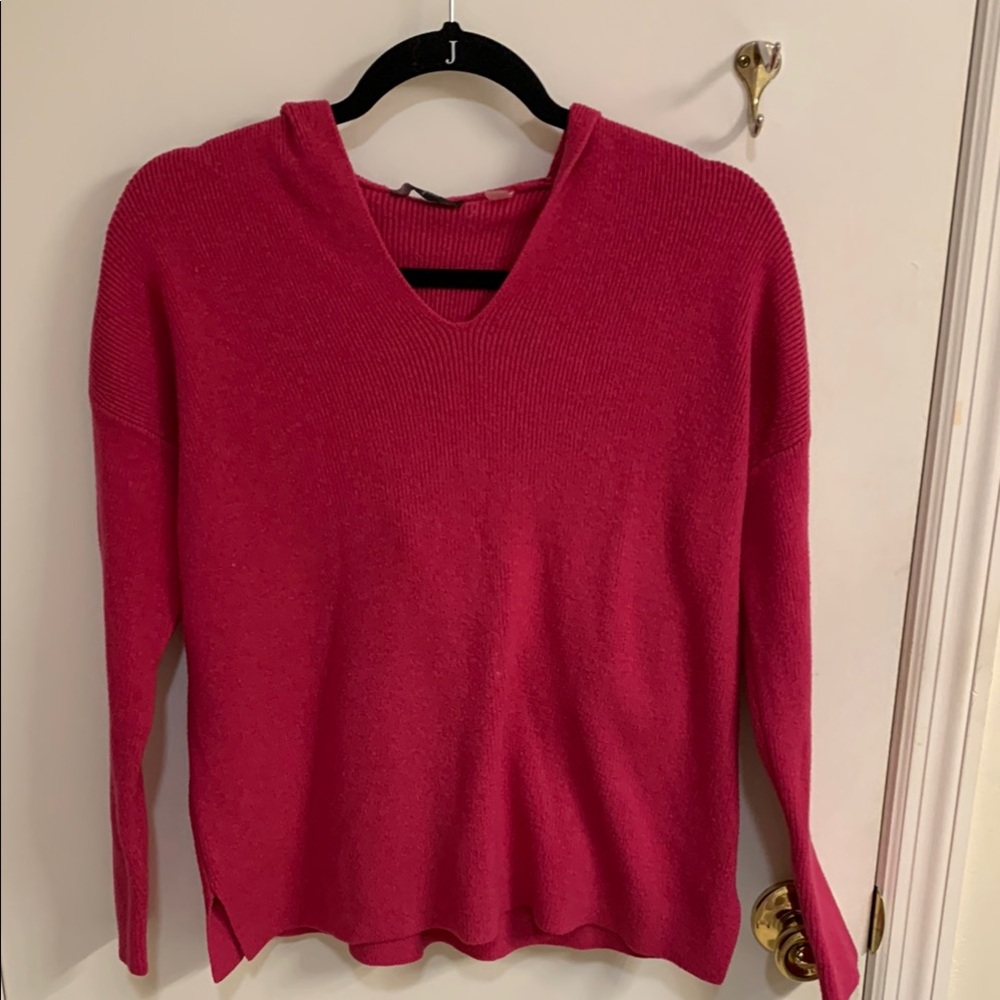 Women's Fuchsia V-Neck Tahari Sweater with a hood Sz S
